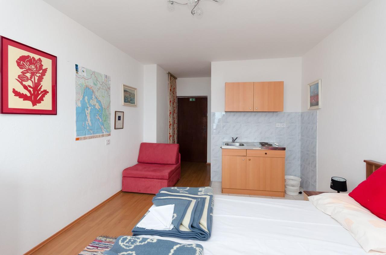 Apartments And Room Luka เคลโนวีซา ภายนอก รูปภาพ