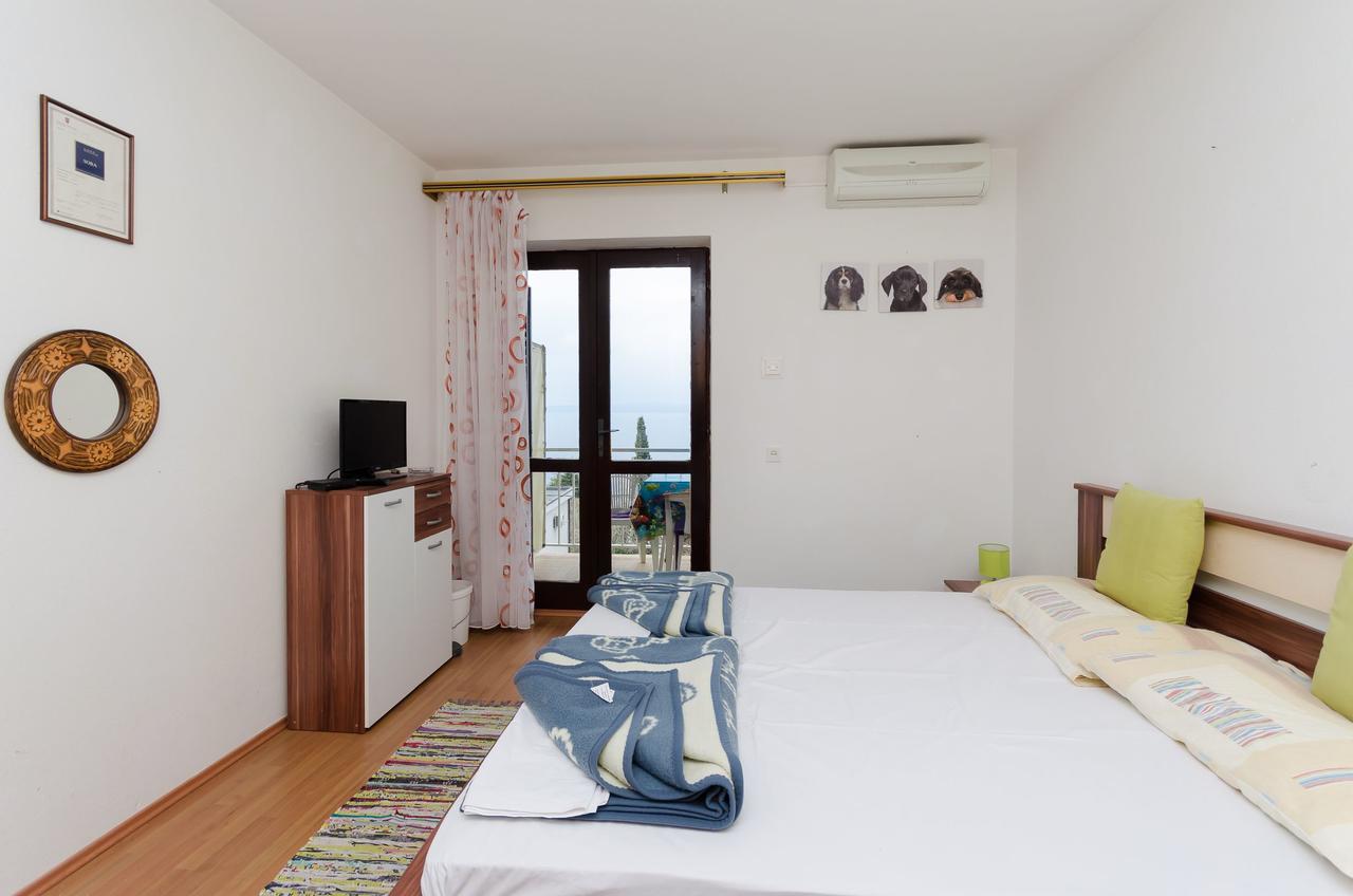 Apartments And Room Luka เคลโนวีซา ภายนอก รูปภาพ